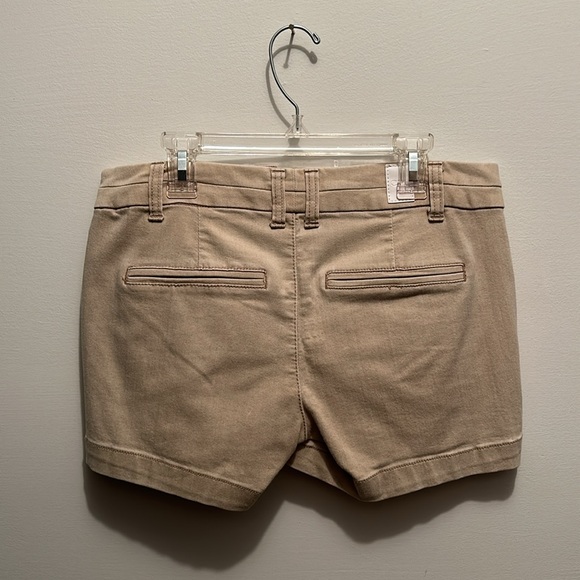 Khaki shorts - Picture 3 of 3